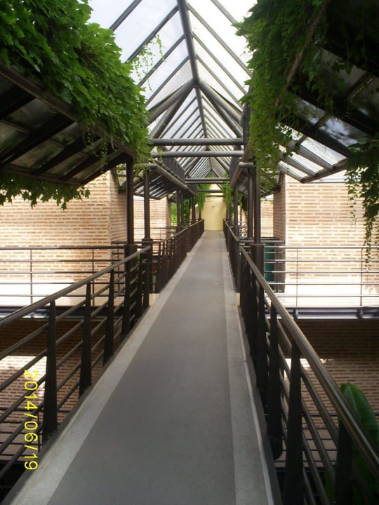 Der Weg zu den Zimmern Limak Limra Hotel & Resort