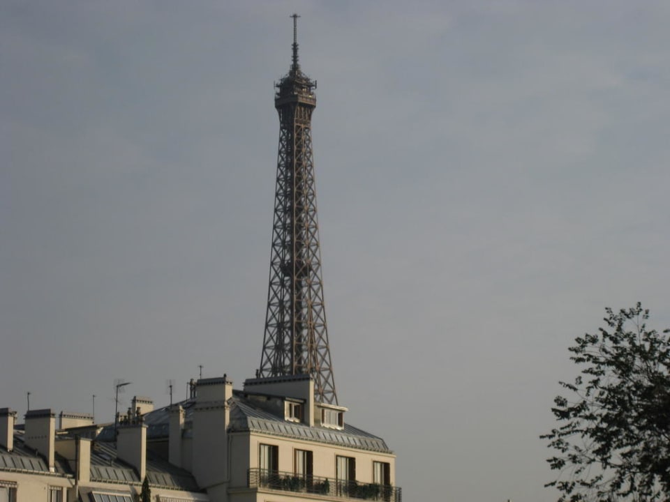 Ausblick vom Hotelzimmer Hotel Le Parisis - Paris Tour Eiffel