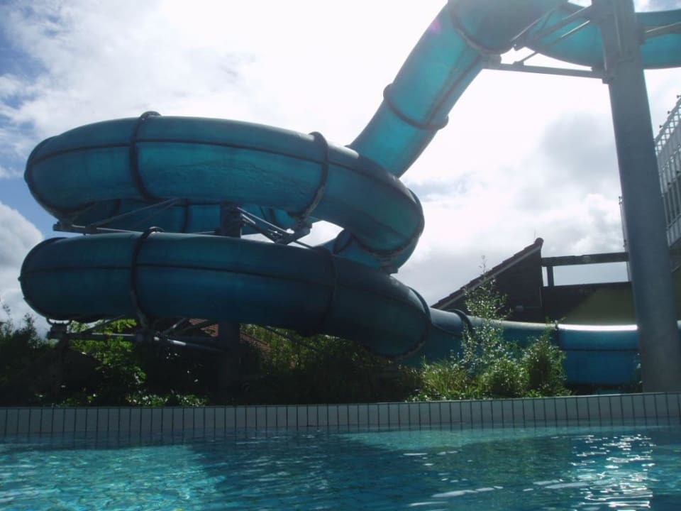 Im Außenpool, Blick zur Rutsche Center Parcs Park Nordseeküste
