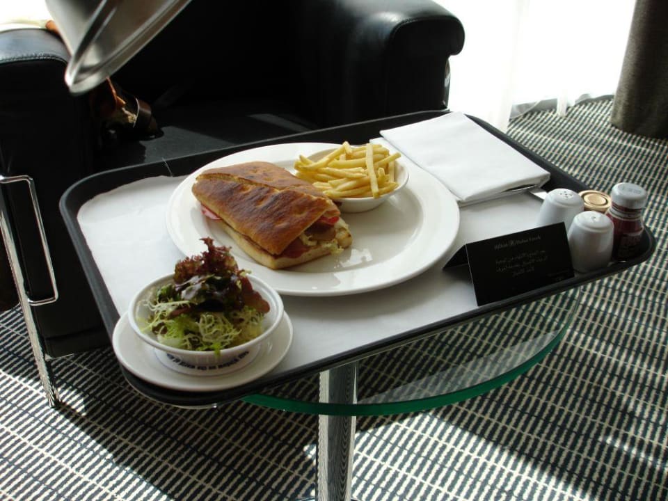 Snacks vom Zimmerservice Golden Sands Hotel Creek