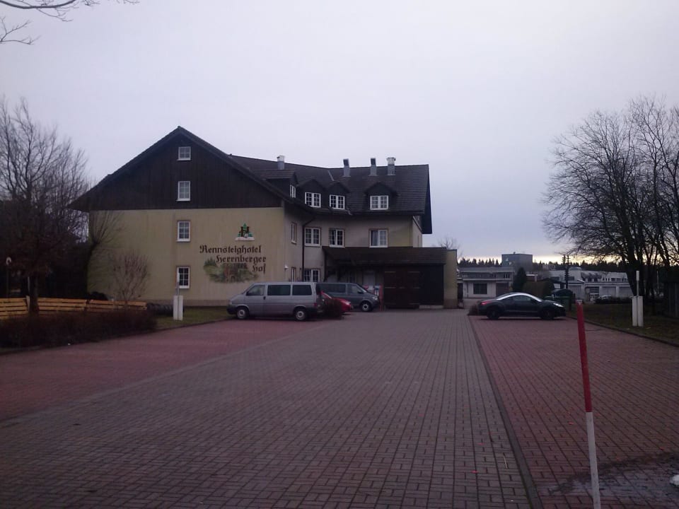 Außen Ansicht Parkplatz Rennsteighotel Herrnberger Hof