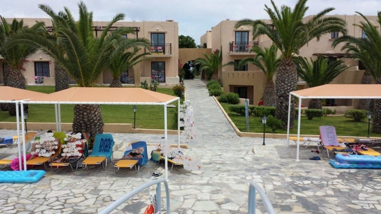 Blick vom Pool Richtung unserem Zimmer Porto Bello Beach