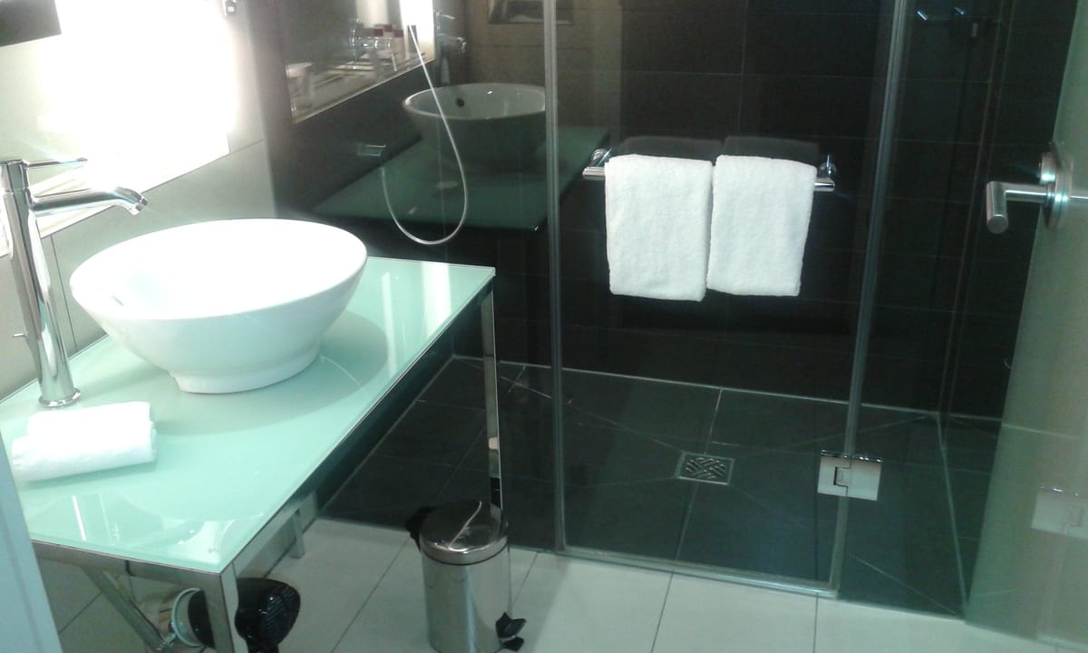 Bad mit Dusche Vienna House by Wyndham Andel's Berlin