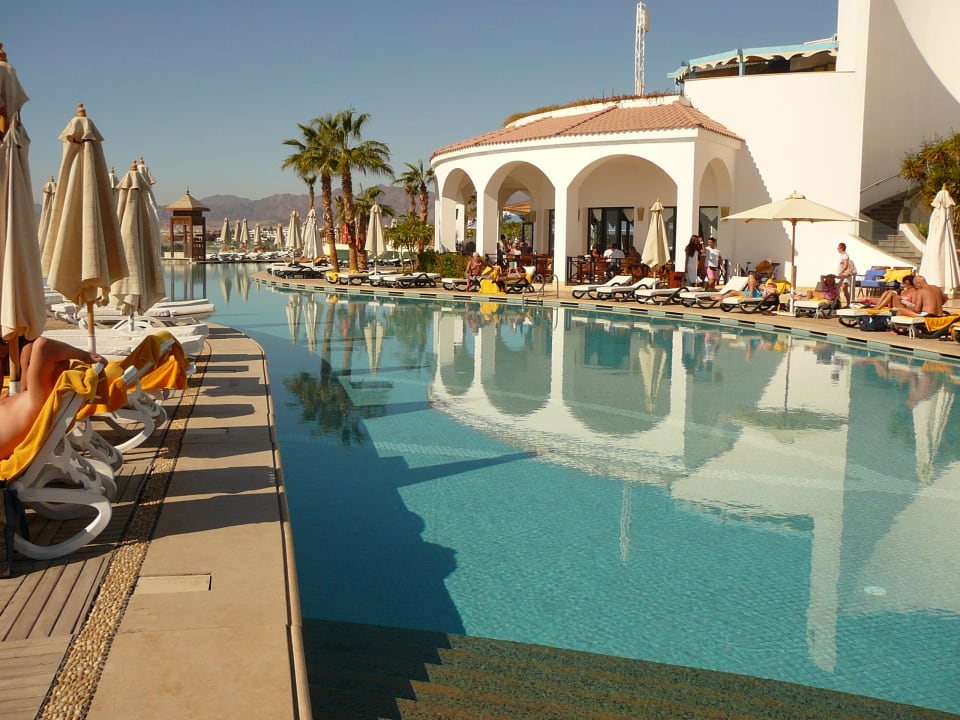 Hauptgebäude mit Pool Reef Oasis Blue Bay Resort