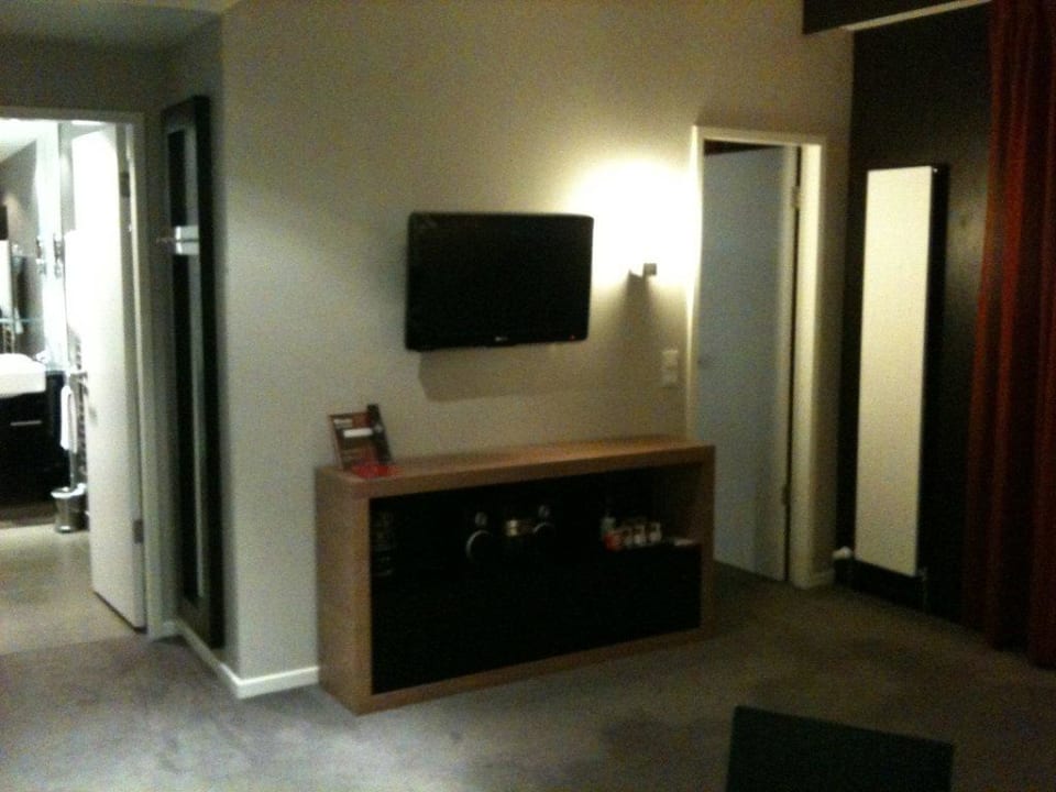 Flatscreen Adina Apartment Hotel Frankfurt Neue Oper