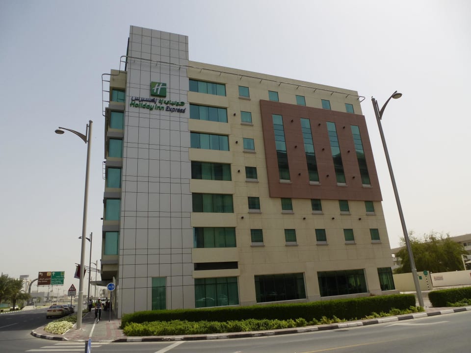 Seitenansicht des Hotels Hotel Holiday Inn Express Jumeirah