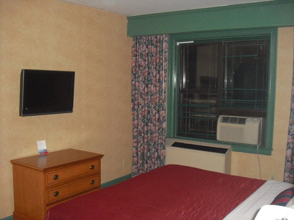 TV in Room 520 Ramada by Wyndham Jersey City