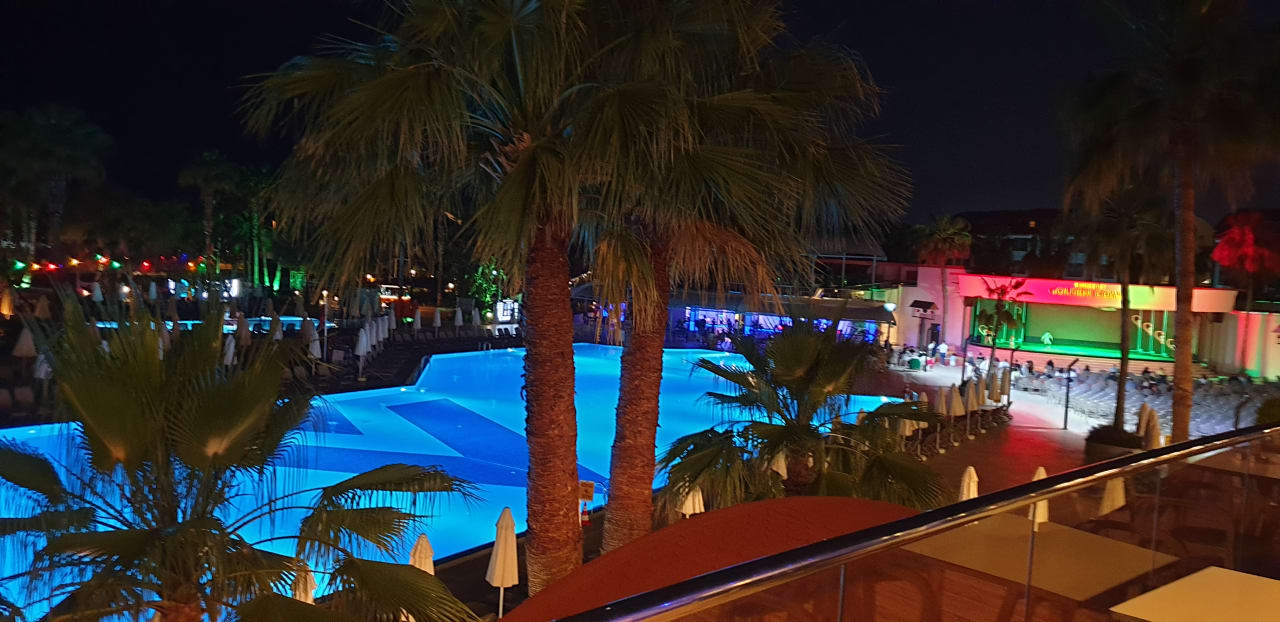 Pool VONRESORT Golden Coast