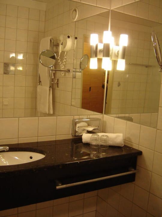 Blick ins Bad Scandic Hotel Europa