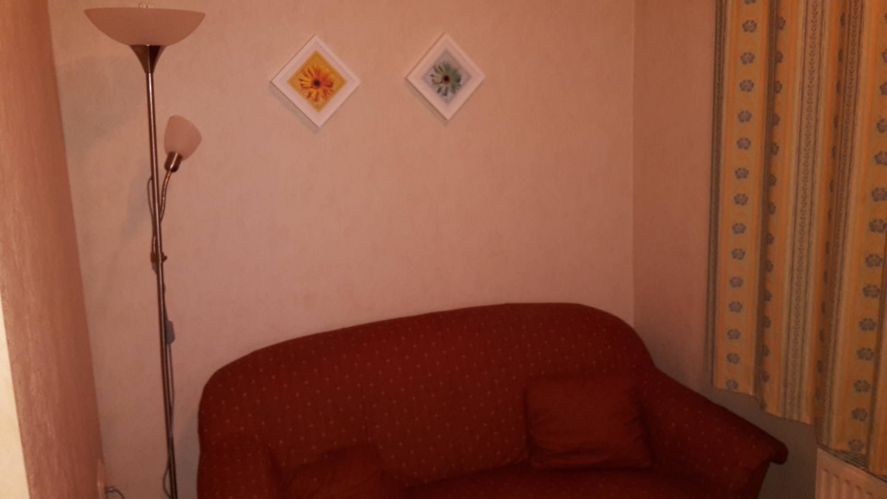 Zweisitzer Couch zum TV gucken  Hotel an der Therme