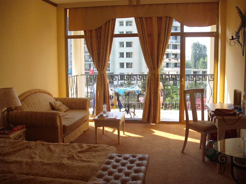 Zimmer mit Blick auf den Pool vom Hotel Marvel Imperial Palace Hotel