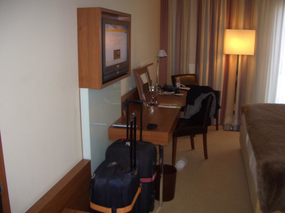 Schreibtisch  Lindner Hotel Hamburg Am Michel, part of JdV by Hyatt