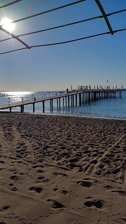 Strand Saturn Palace Resort Hotel