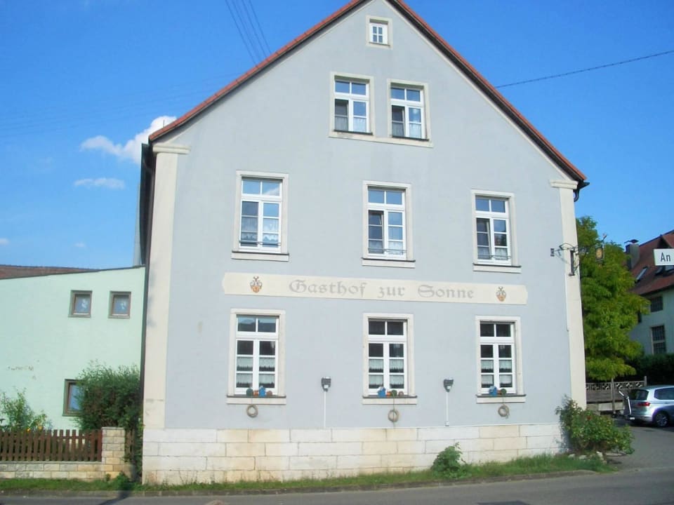An der Durchgangsstraße Gasthof Zur Sonne