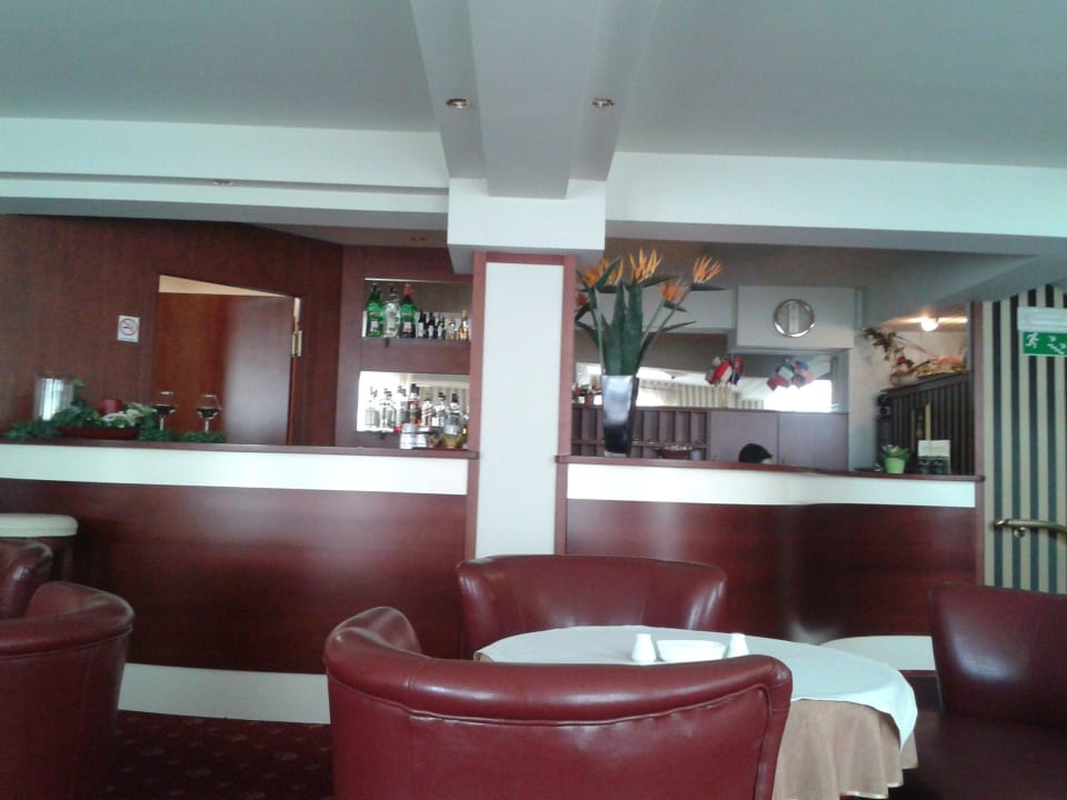 Lobby  und Eingang Hotel Korona