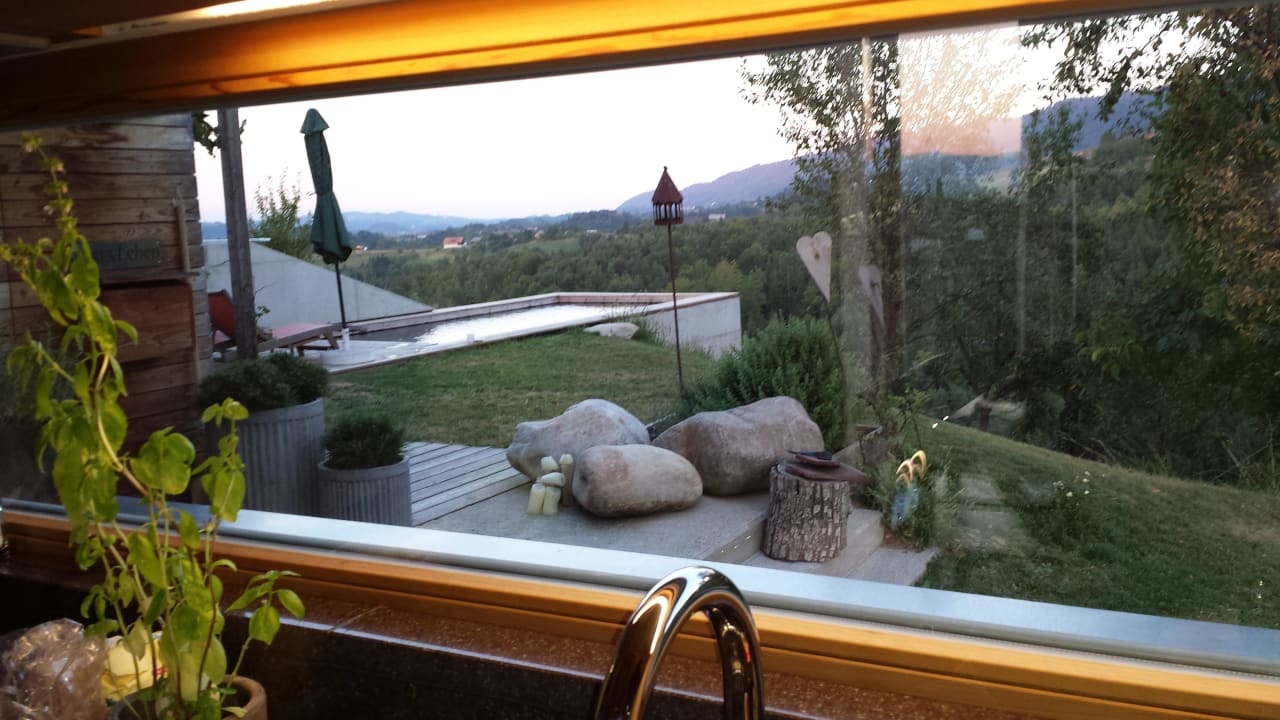 Ausblick aus der Küche PURESLeben Ferienhaus Lieschnegg am Tunauberg