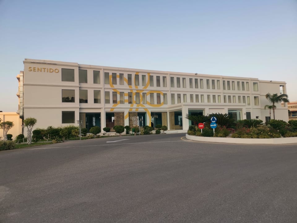 Außenansicht Asterias Beach Resort