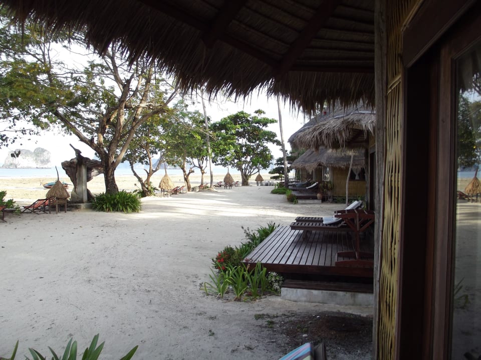 Blick von der Terrasse Beach Front Bungalow BF06 Hotel Thapwarin Resort