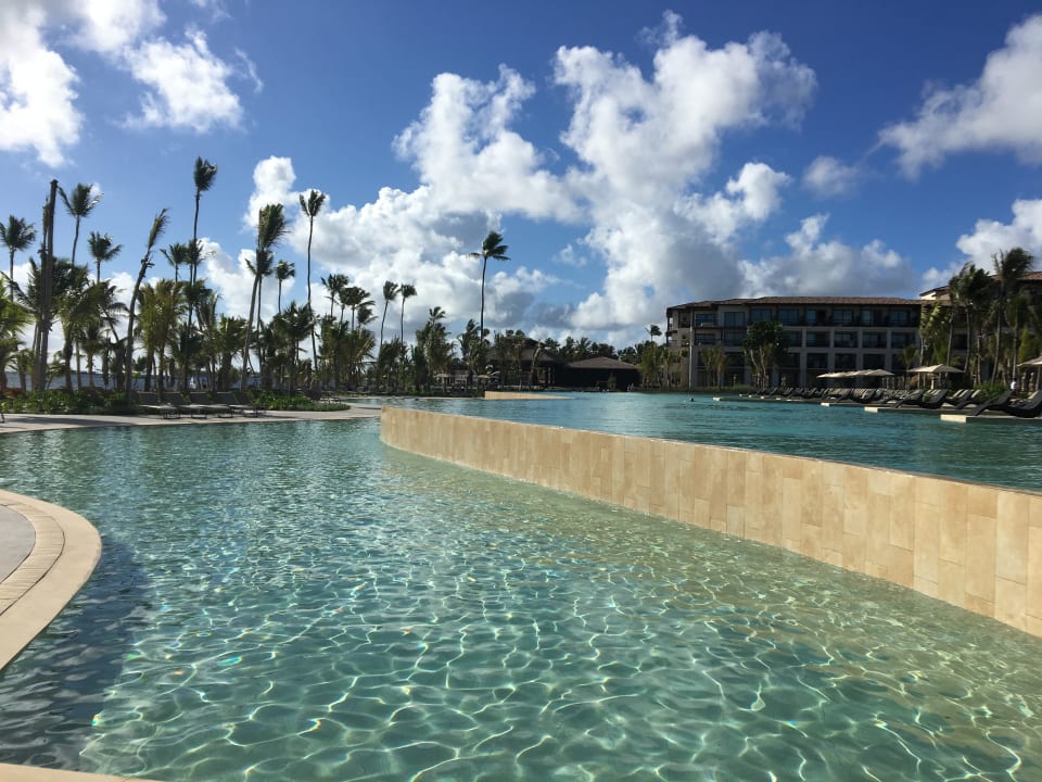 Pool Lopesan Costa Bávaro Resort, Spa & Casino