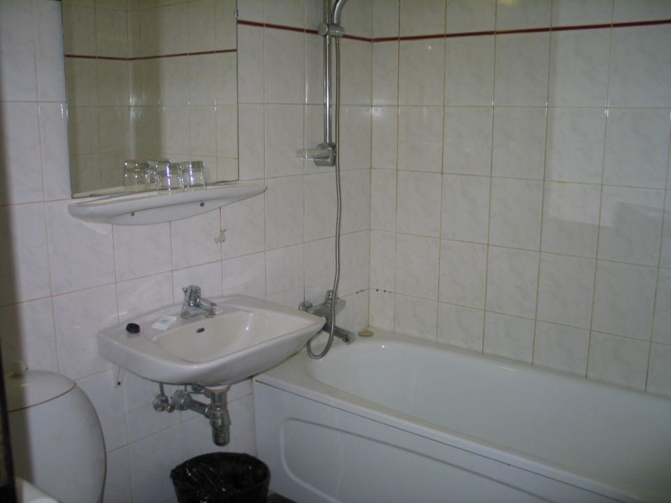 Blick ins Badezimmer Hotel Senegambia Beach