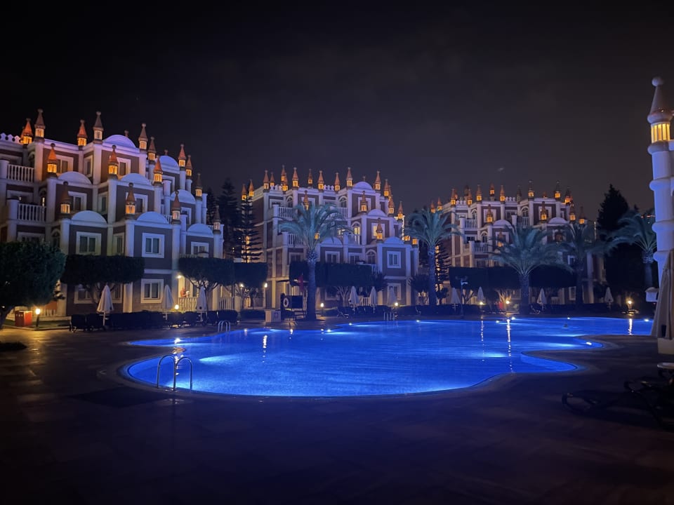 Pool Kamelya Aishen Club