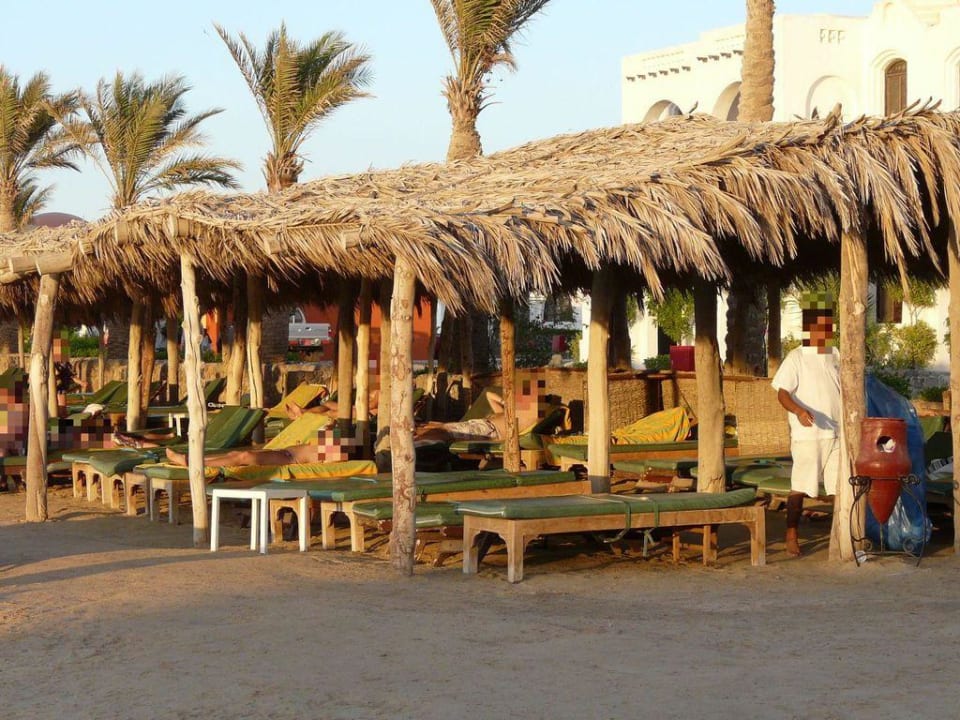 Liegen am Strand Arabella Azur Resort