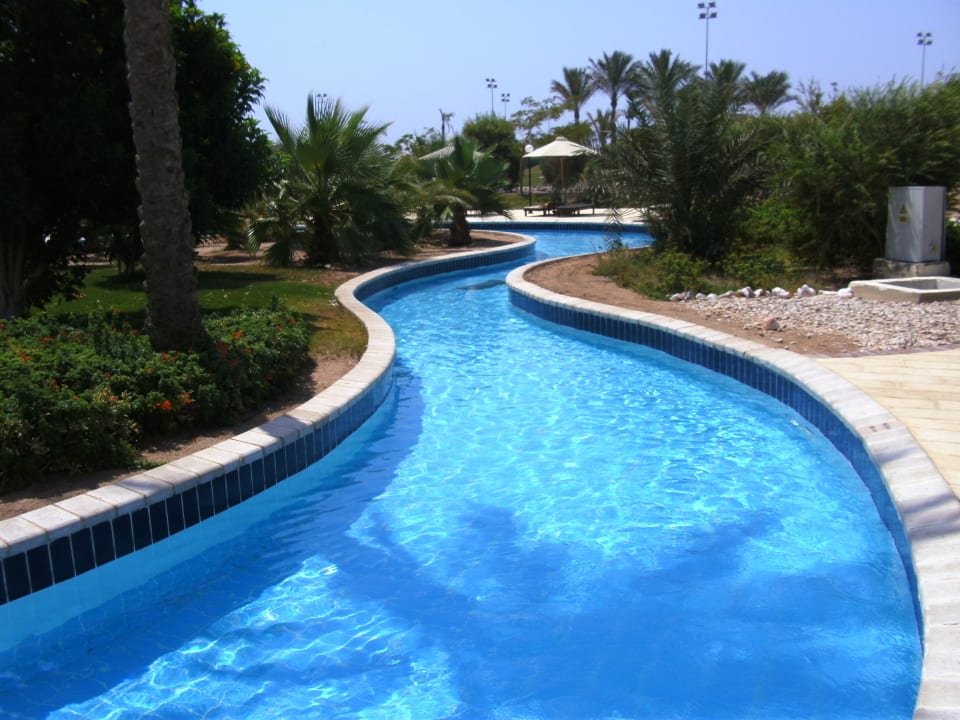 Ленивая речка вокруг бассейна Steigenberger ALDAU Beach Hotel
