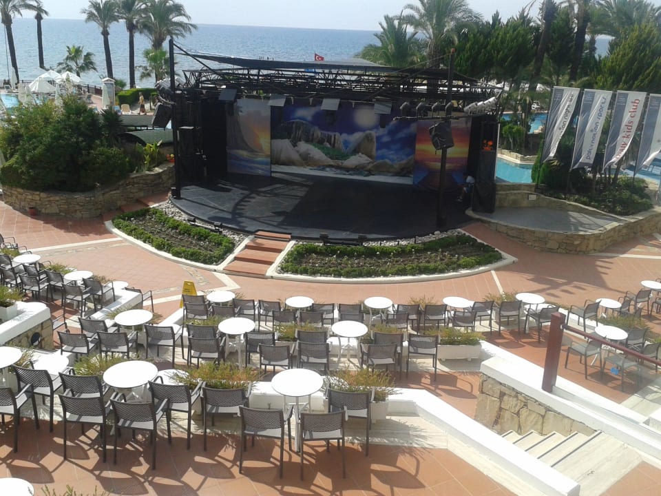 Bühne  PALOMA Perissia