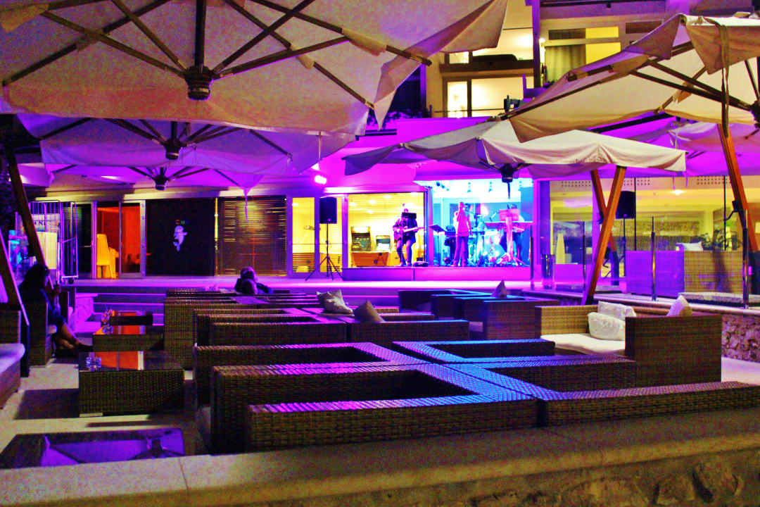 Вид на открытую площадку отеля Hotel Mediteran Plava Laguna