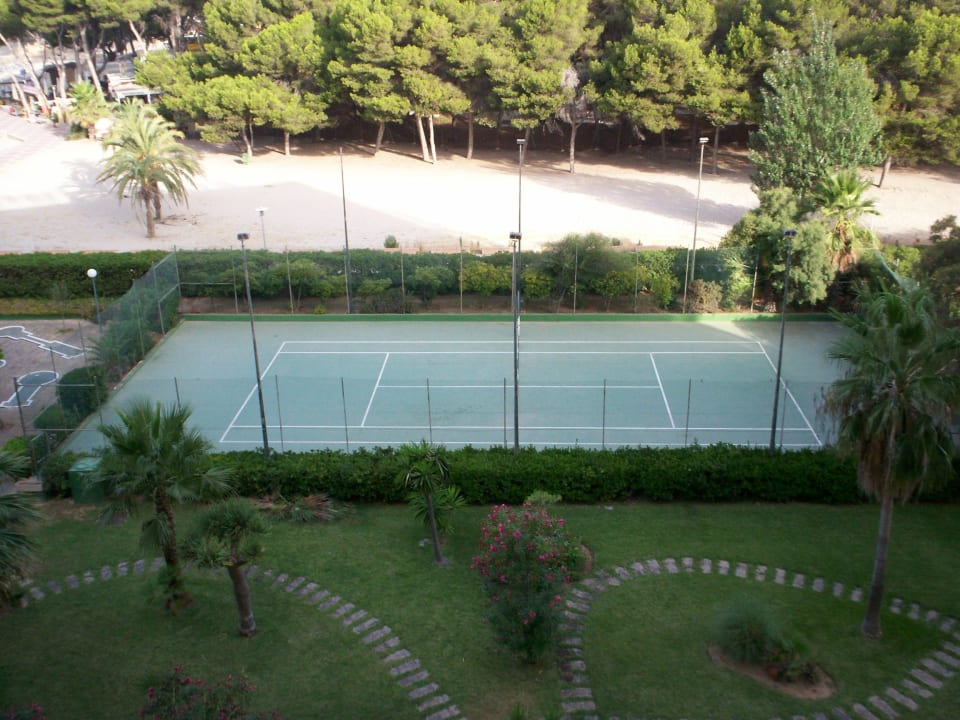 Der Tennisplatz -Sicht aus Zimmer 513 Hotel Vibra Beverly Playa