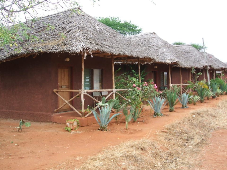 Exterior of the bush houses Red Elephant Safari Lodge