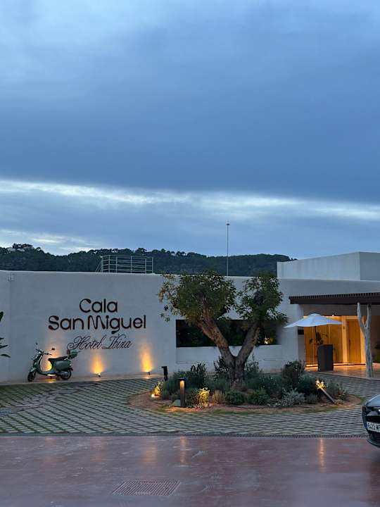 Außenansicht Cala San Miguel Ibiza Resort, Curio Collection by Hilton