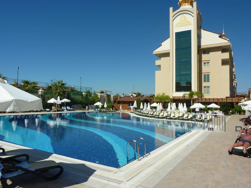 Pool 2 Well Palace Side