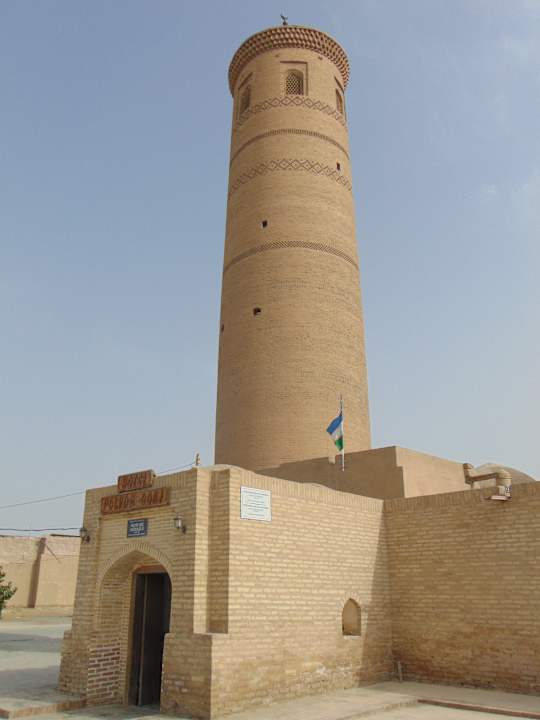 Außenansicht Madrasah Polvon-Qori Boutique