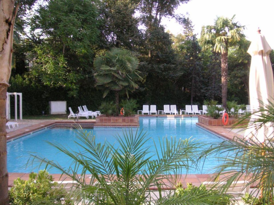 Blick auf den Swimmingpool Hipotels Sherry Park