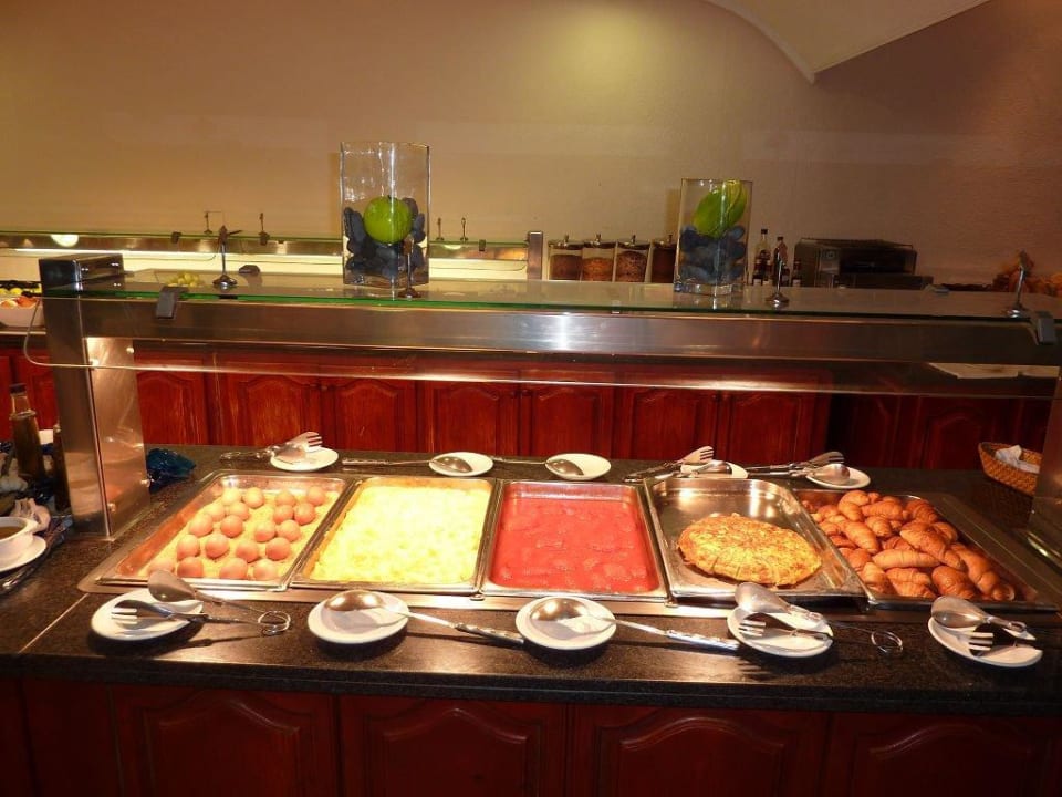 Büffet optisch gut, Essen gut BLUESEA Lagos de Cesar