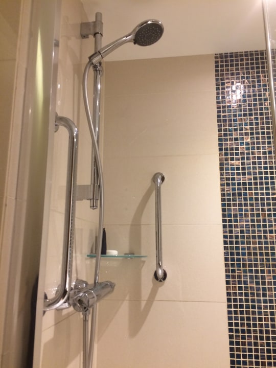 Zimmer 100 Queen's Gate Hotel London Kensington, Curio Collection by Hilton