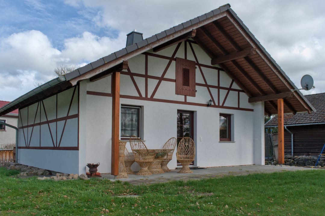 Außenansicht Ferienhaus Der Trannröder Heidegarten