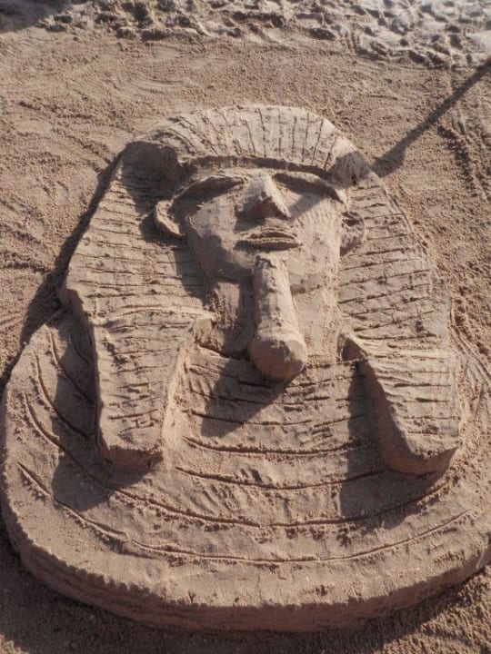 Tut-anch-Amun am Strand Hotel JAZ Makadi Star & Spa