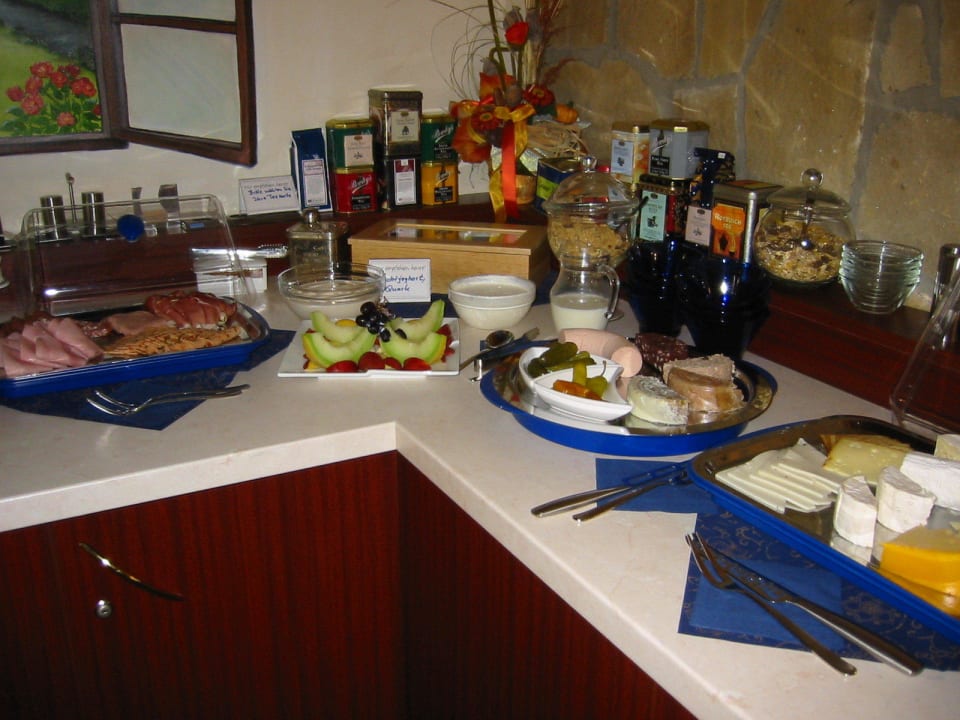 Lecker Frühstück Cleo's Hotel