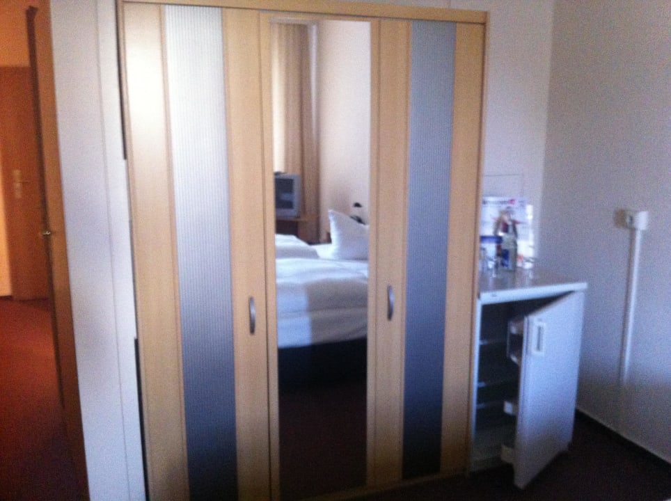 Kleiderschrank, Kühlschrank Days Inn Leipzig City Centre