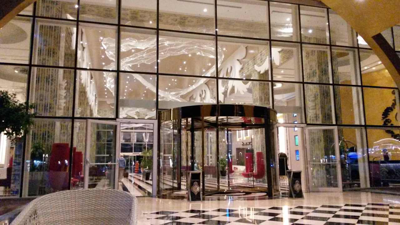 Pompöser Empfang Azura Deluxe Resort & Spa Hotel