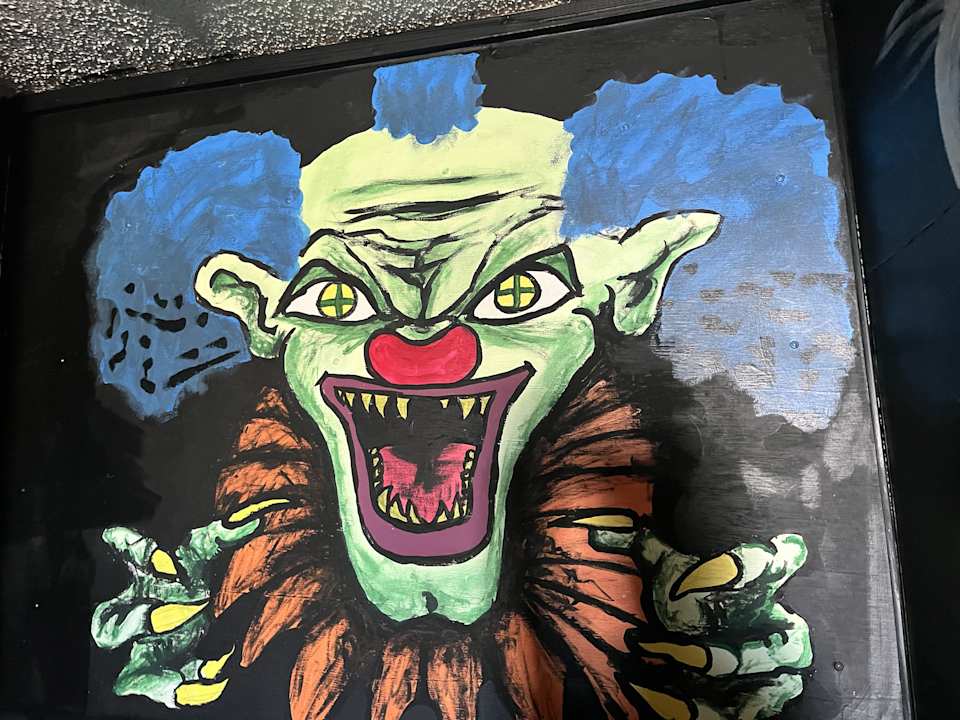 Zimmer The Clown Motel