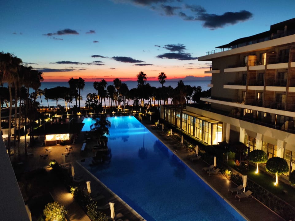 Ausblick Acanthus Cennet Barut Collection