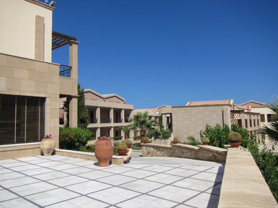 Blick vom Eingangsbereich über das Hotel Lindian Dream Seaside Resort