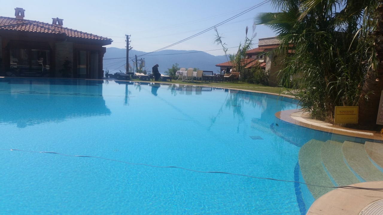 Pool Shimal Residences & Hotel