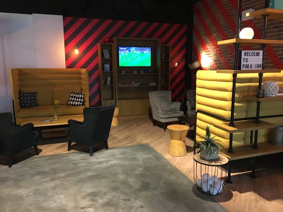 Lobby Park Inn by Radisson Poznan