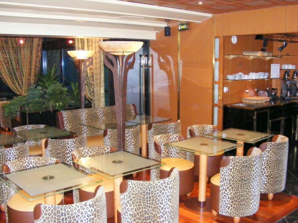 Ein Teil des Frühstücksraumes Mercure Paris Malakoff Parc des Expositions