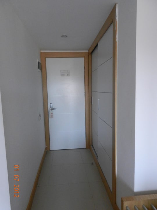 Zimmertür mit Schrank Hotel Ephesia