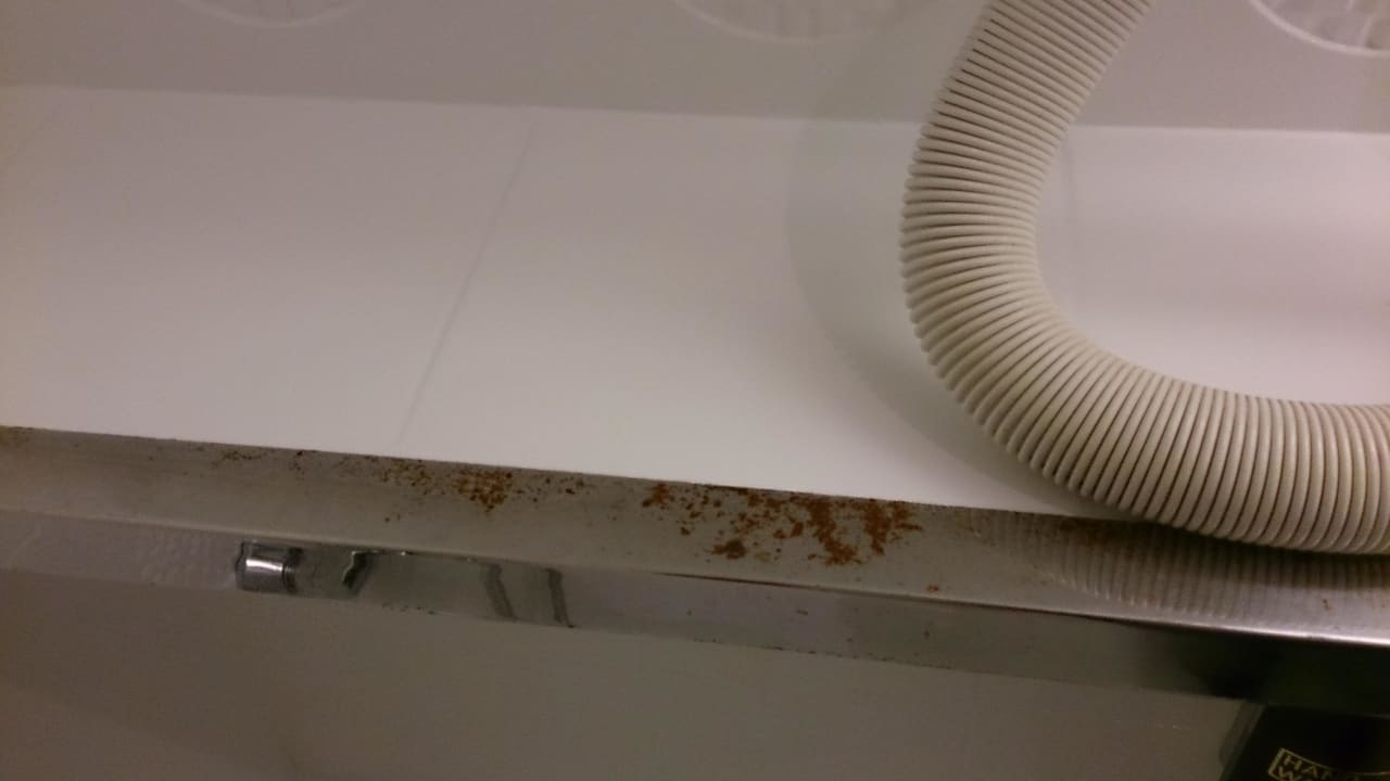 Rostige Ablageflächen Im Badezimmer Mercure Hotel Raphael Wien